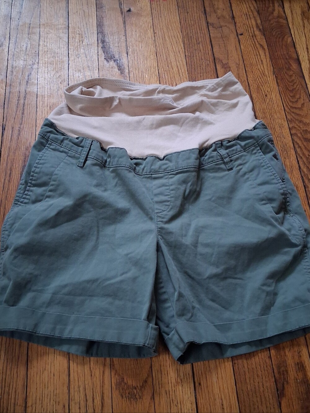 GAP Maternity - 5' Khaki/Olive Green Shorts.  Size 8